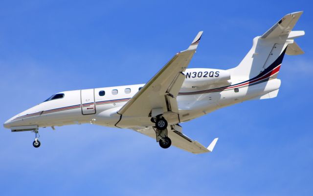 Embraer Phenom 300 (N302QS)