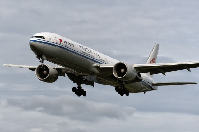 BOEING 777-300ER (B-2088) - 4th August, 2024:  Flight CA 937 from Beijing Capital on short finals to runway 27L at London Heathrow.