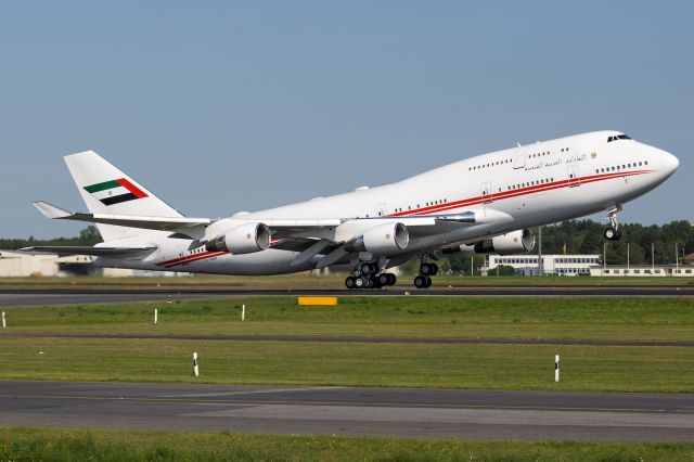 Boeing 747-400 (A6-MMM)