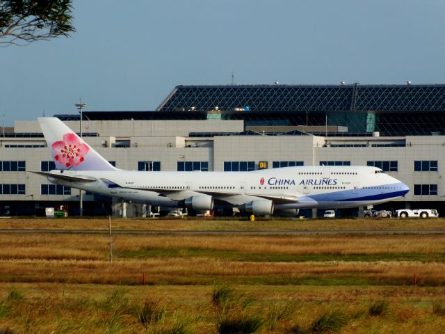 Boeing 747-400 (B-18207)