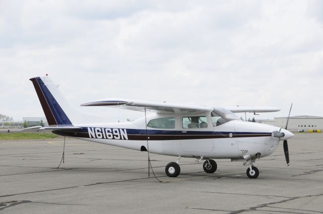 Cessna Skyhawk (N6169N)