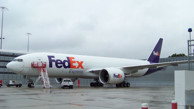 Boeing 777-200 (N858FD)