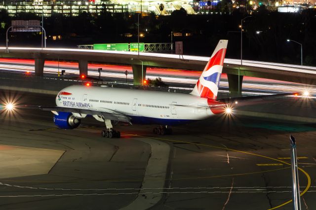 Boeing 777-200 (G-YMMO)