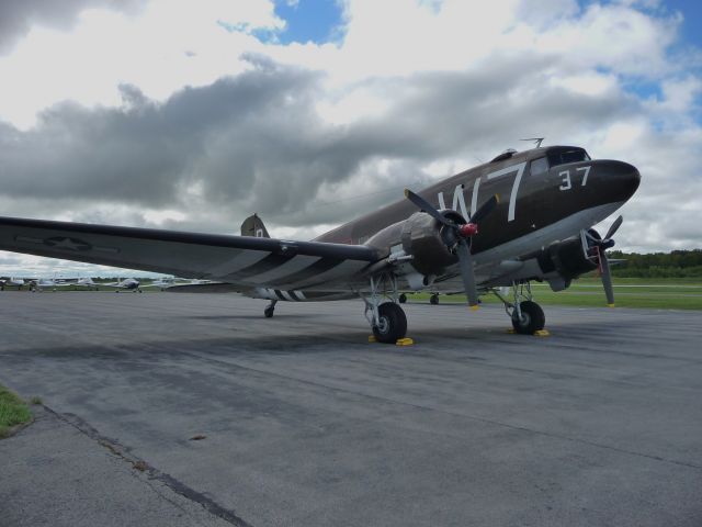 Douglas DC-3 (N345AB)