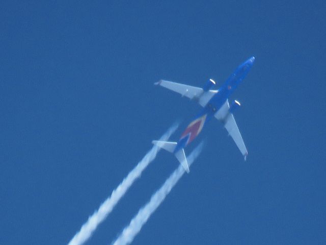 Boeing 737-800 (N8545V)