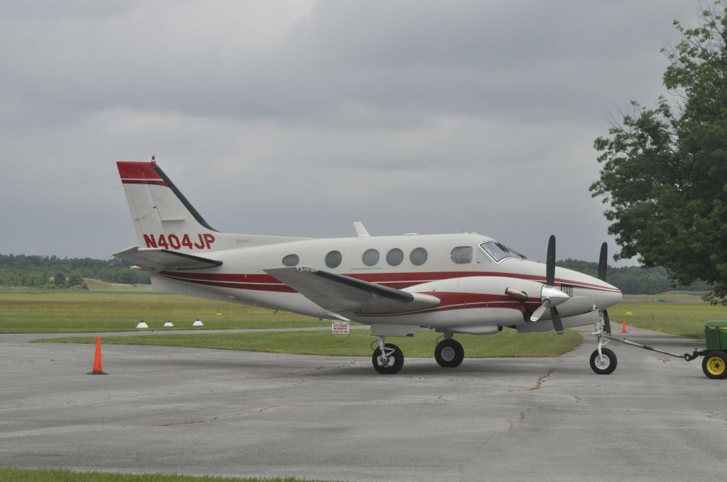 Beechcraft King Air 90 (N404JP)
