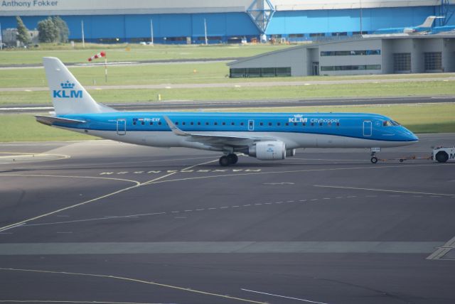 Embraer ERJ-190 (PH-EXF) - KLM Cityhopper ERJ190STD cn690