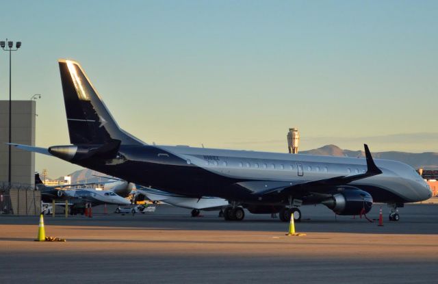 Embraer ERJ-190 (N981EE)