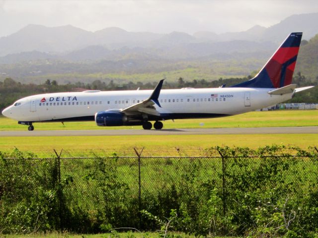 Boeing 737-900 (N845DN)