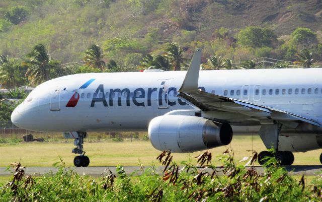 Boeing 757-200 (N185AN)