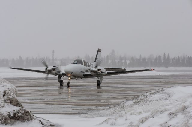 Beechcraft Baron (58) (M-NINE)