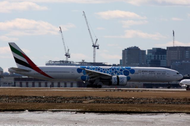 BOEING 777-300ER (A6-EGB)