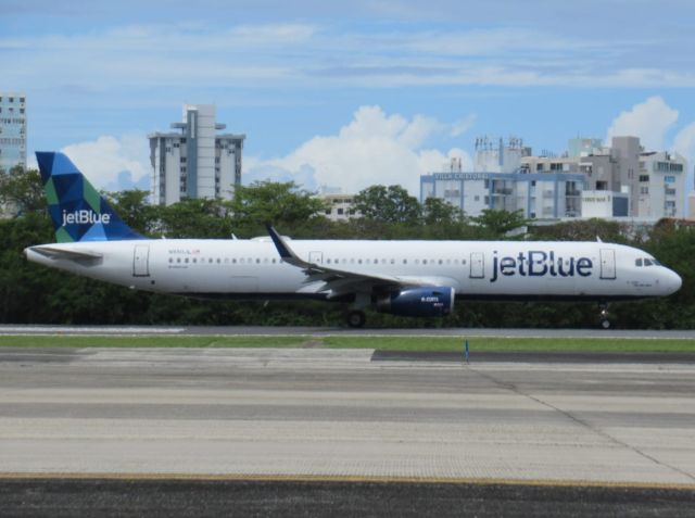 Airbus A321 (N990JL)