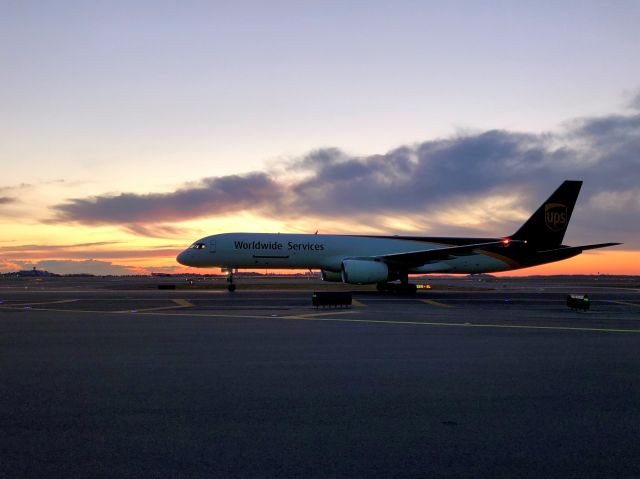 Boeing 757-200 (N473UP)