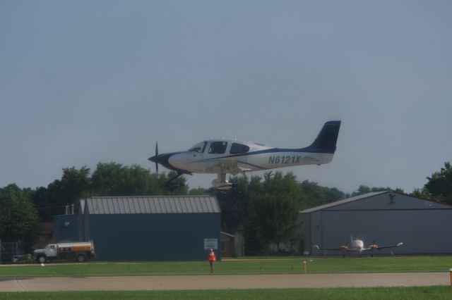 Cirrus SR-22 (N6121X)