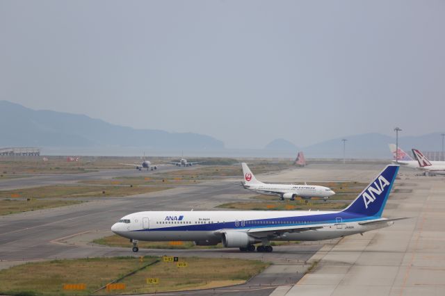 BOEING 767-300 (JA612A)