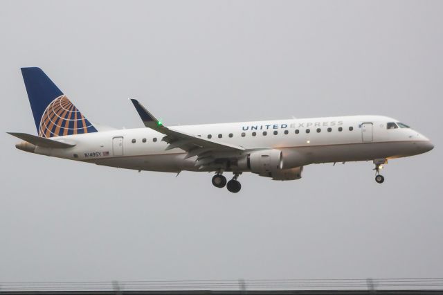 Embraer 175 (N149SY)