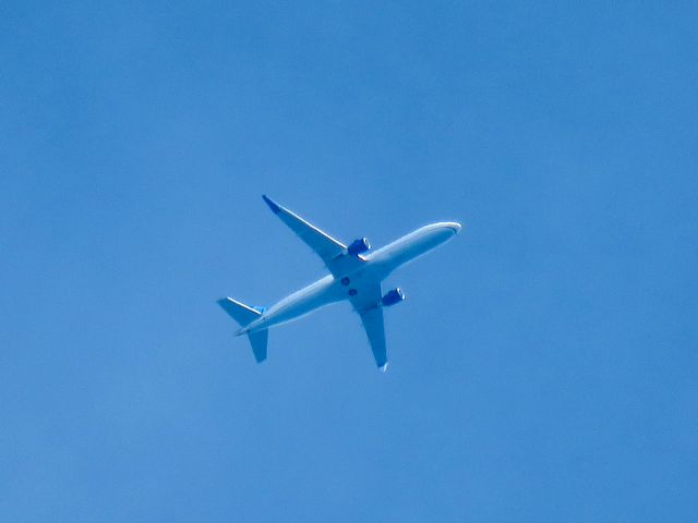 Embraer 175 (N611UX)