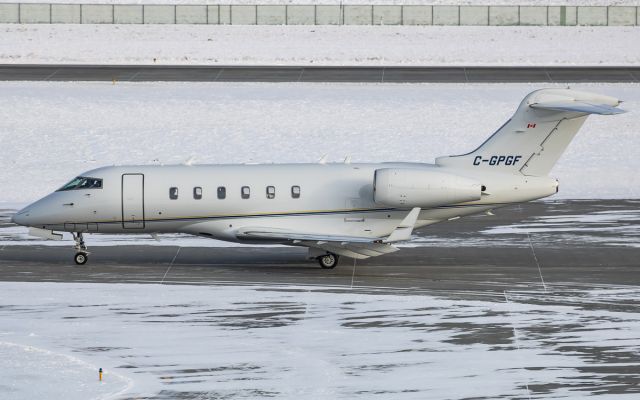 Bombardier Challenger 300 (C-GPGF)