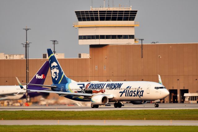 Boeing 737-900 (N296AK) - Rolling down runway 23-L headed back to SEA