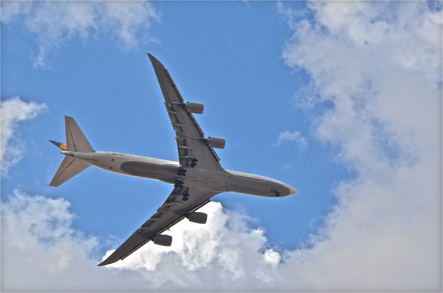 Boeing 747-200 — - On finals into Mexico City Intl.