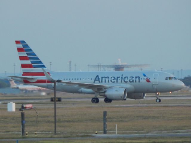 Airbus A319 (N9018E) - N9018E taxiing to maintenance at KDFW