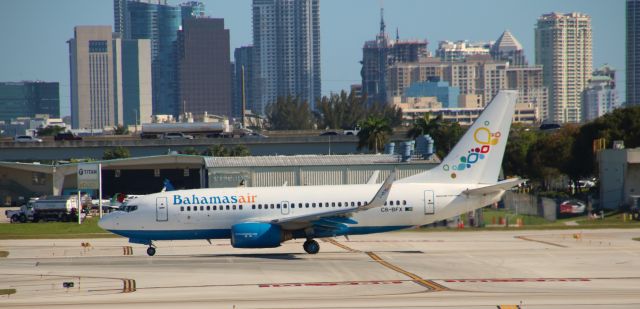 Boeing 737-700 (C6-BFX)