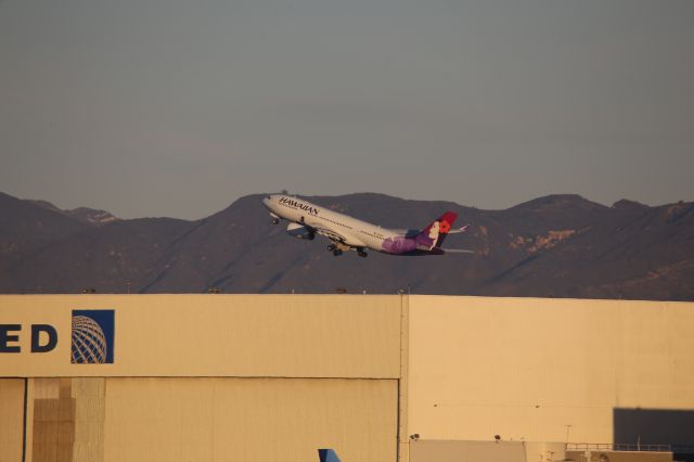 Airbus A330-200 (N393HA)