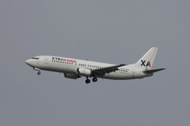 BOEING 737-400 (N313XA)