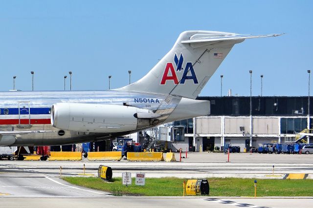 McDonnell Douglas MD-80 (N501AA)