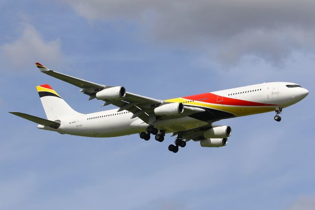 Airbus A340-300 (9H-AHUB)