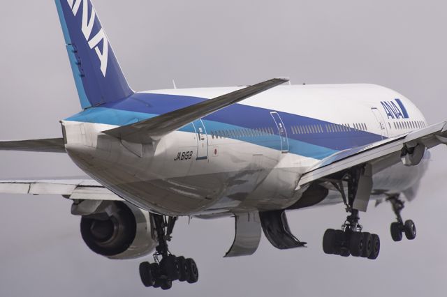 Boeing 777-200 (JA8199)