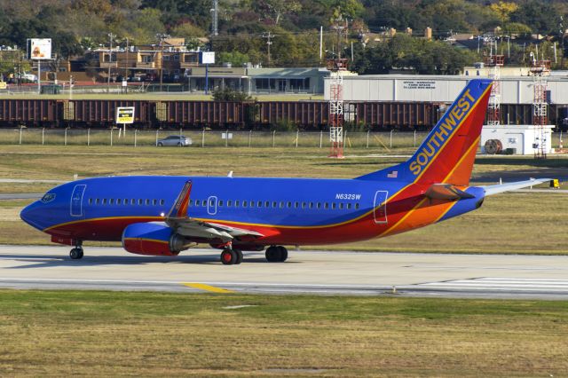 BOEING 737-300 (N632SW) - Takeoff from runway 4. 12/2/12