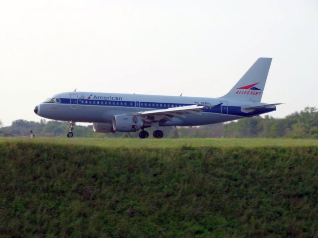 Airbus A319 (N745VJ)