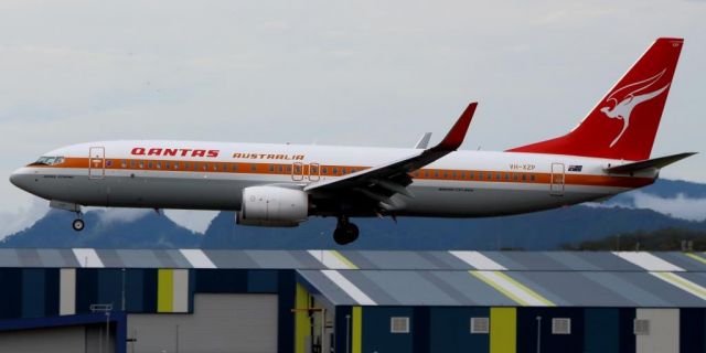 Boeing 737-800 (VH-XZP) - Retro roo, the James Strong arriving Gold Coast 12 Jan 2015