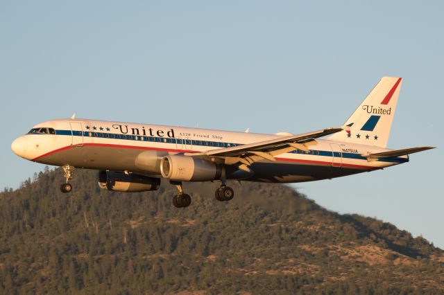 Airbus A320 (N475UA)