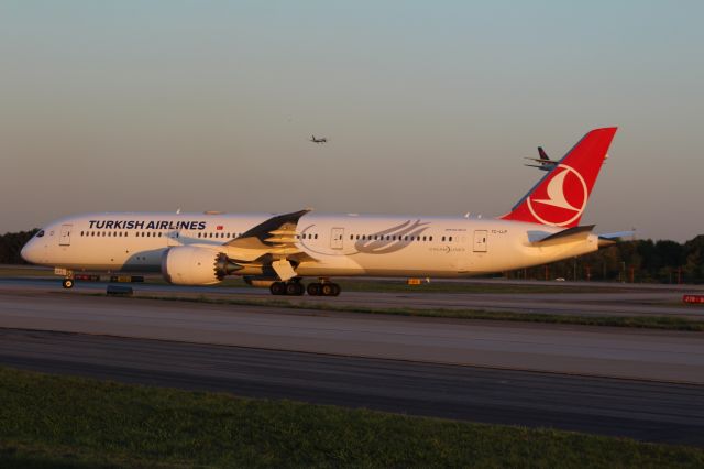 Boeing 787-9 Dreamliner (TC-LLP)