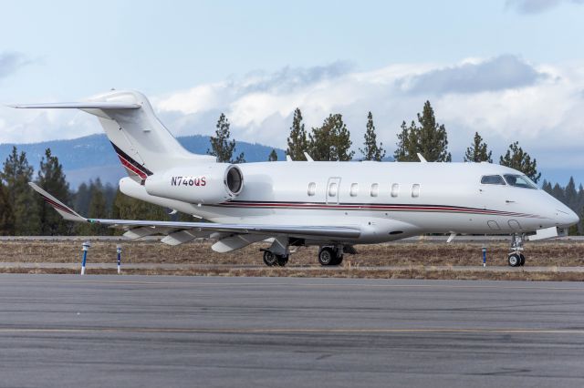 Canadair Challenger 350 (N746QS) - Taxiing to the stand