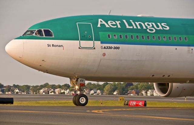 Airbus A330-300 (EI-EAV) - St. Ronan 