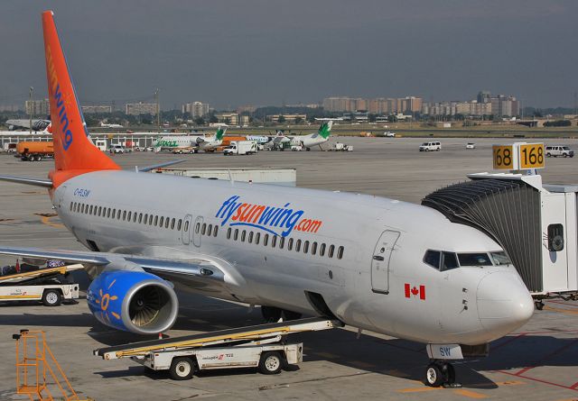 Boeing 737-800 (C-FLSW) - Boarding the C-FLSW at the YYZ.