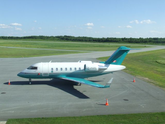 Canadair Challenger (C-FHYL)