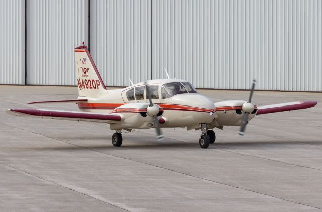 Piper Aztec (N4920P)