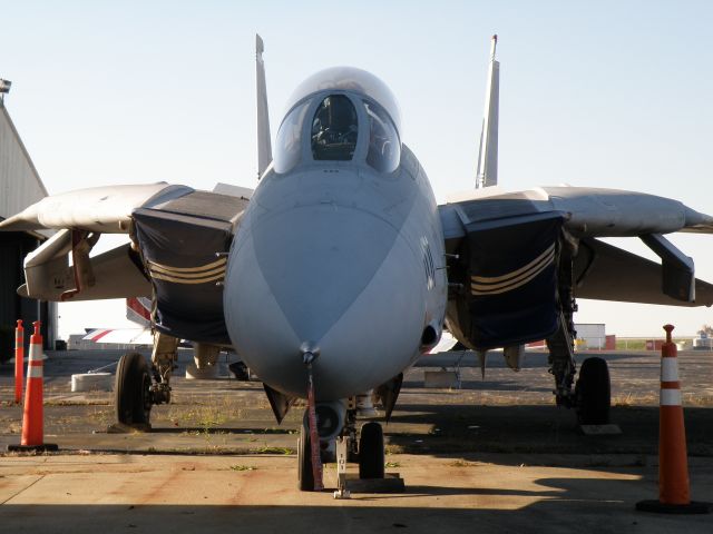 Grumman F-14 Tomcat (ACA161860) - AC 101, a Swordsmen (VF-32) Tomcat (Grumman F-14B BuNo.161860)on display at   ahref=http://www.aviationky.org/The Aviation Museum of Kentucky/a at Bluegrass Airport (KLEX)