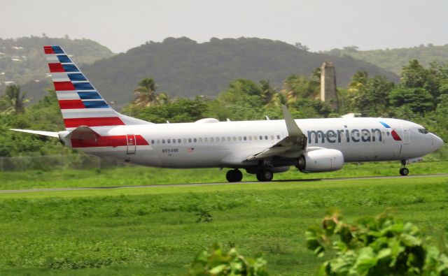 Boeing 737-800 (N994NN)