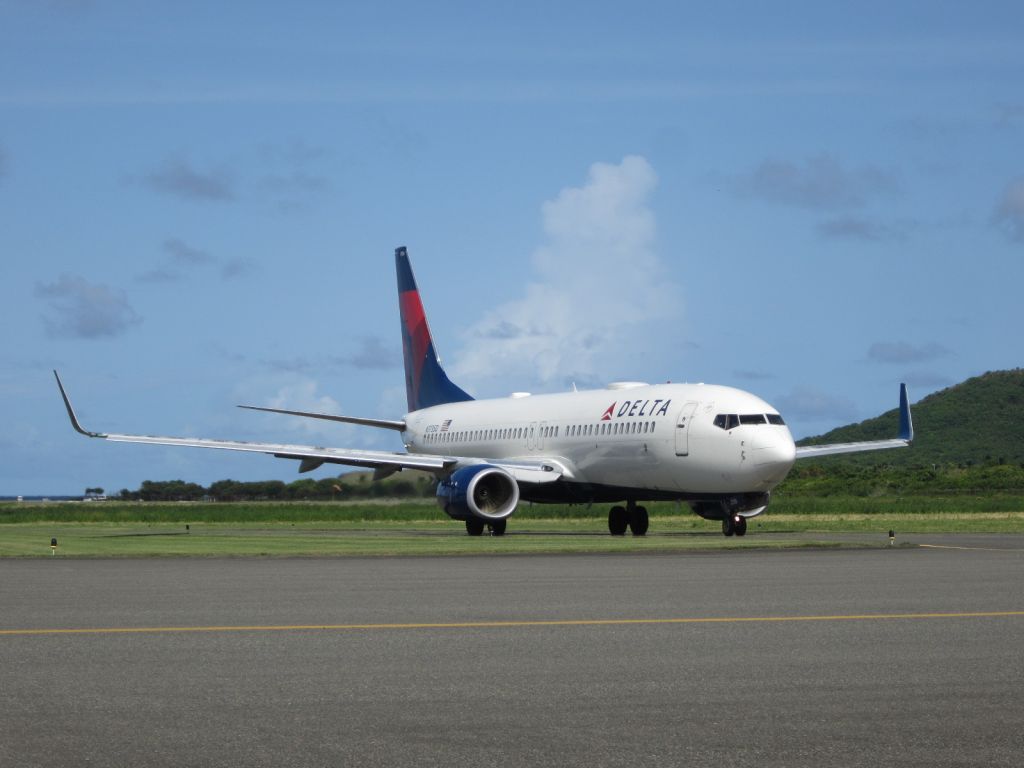 Boeing 737-800 (N3735D)