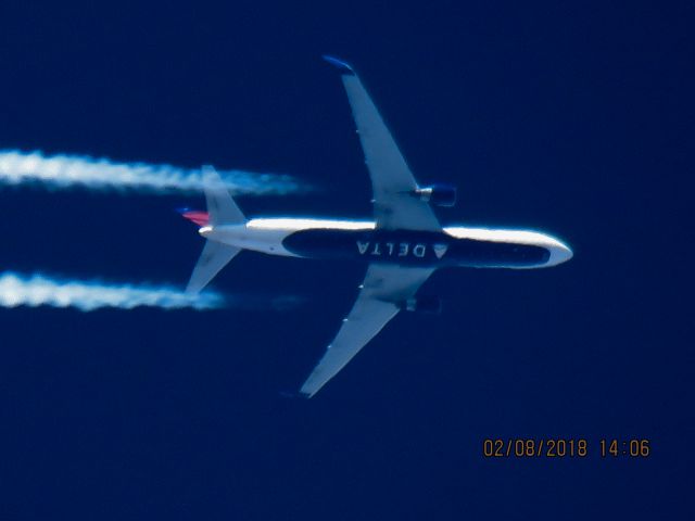 BOEING 767-300 (N183DN)