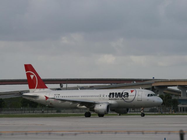 Airbus A320 (N377NW)