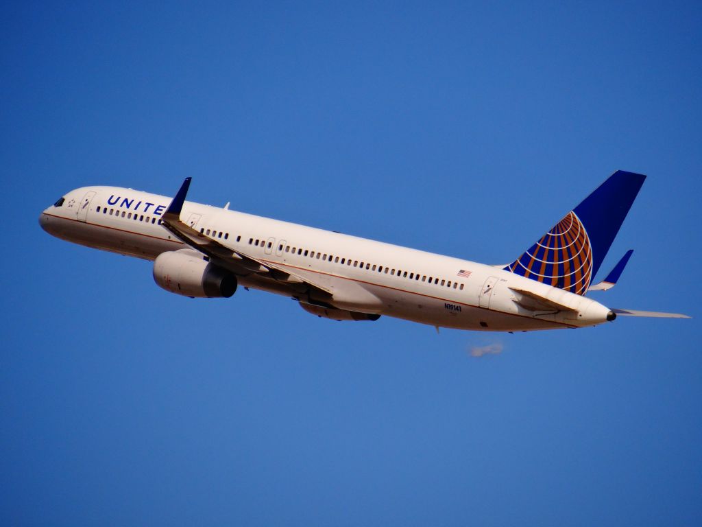 Boeing 757-200 (N19141)