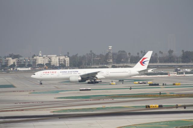 BOEING 777-300ER (B-7868)