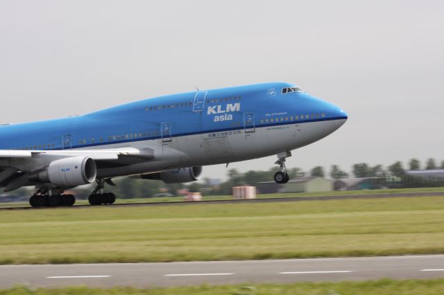 Boeing 747-400 (PH-BFF) - Polderbaan,Landing , terug uit NY